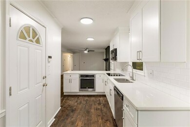 1019 Crestwood Ln, Stone Mountain, GA 30087 - photo 7