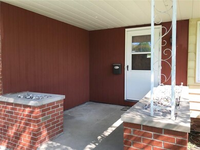 1204 S 8th Ave E, Newton, IA 50208 - photo 3