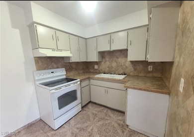 575 S Royal Crest Cir unit 26, Las Vegas, NV 89169 - photo 6