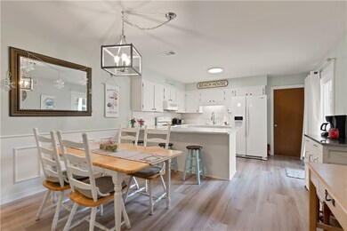 Dining/kitchen area