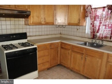 724 York St, Camden, NJ 08102 - photo 5