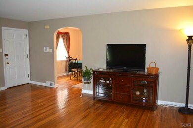 2430 W Highland St, Allentown, PA 18104 - photo 4