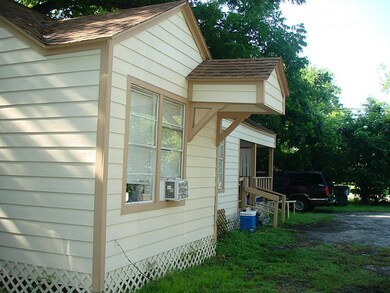 3921 Melbourne St, Houston, TX 77026 - photo 3