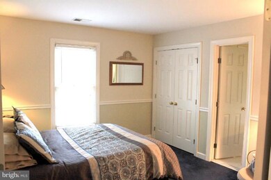 17303 Avenleigh Dr, Ashton, MD 20861 - photo 3