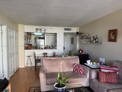 Brickell Key Two Condo unit 910, Miami, FL 33131 - photo 3