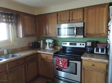 810 W Broadway 020