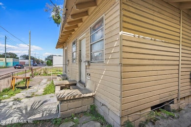 04-3311 N Pearl St (4)