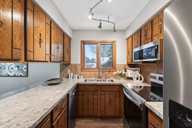 10549 Lancaster Ln N, Maple Grove, MN 55369 - photo 3