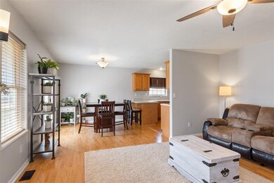 114 Maiden St, Center Point, IA 52213 - photo 4