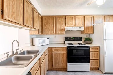 2533 HAWTHORNE KITCHEN