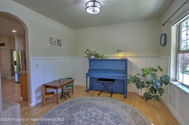 Den - Dining area