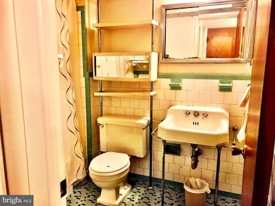 6710 Collinsdale Rd, Parkville, MD 21234 - photo 5