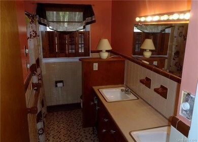 1222 E Broad St, Statesville, NC 28677 - photo 5