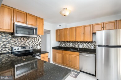 132 Roberts Ln unit 401, Alexandria, VA 22314 - photo 5