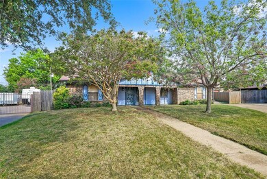 204 Stratford Ct, Hurst, TX 76054 - photo 2