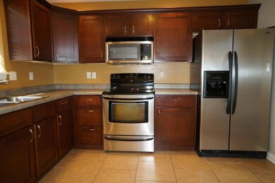 KITCHEN - ALL STAINLESS APPLIANCES