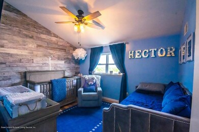 261 Skyline Dr, Staten Island, NY 10304 - photo 5