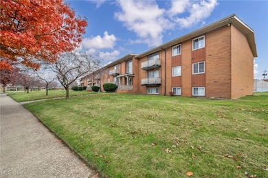 21999 River Oaks Dr unit F3, Rocky River, OH 44116 - photo 3