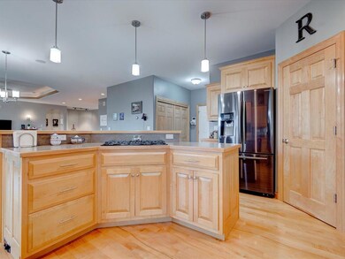 219 S Hillcrest Cir, Center Point, IA 52213 - photo 6