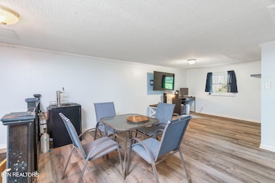 9-web-or-mls-142 Wadsworth Circle-10