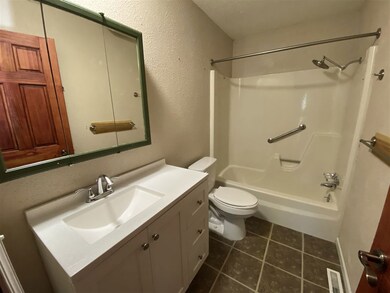 3959 Valdez Dr, Waterloo, IA 50701 - photo 7
