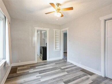 213 E 14th St N, Newton, IA 50208 - photo 4