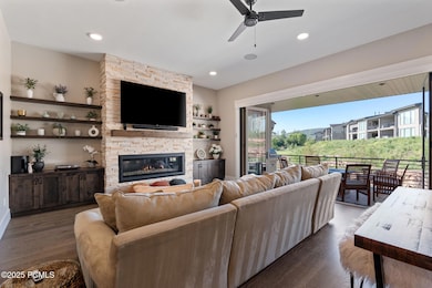 61-web-or-mls-11422 Vantage Ln-59