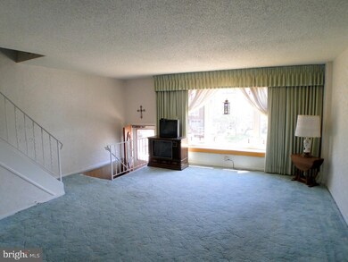 2824 Tolbut St, Philadelphia, PA 19136 - photo 3