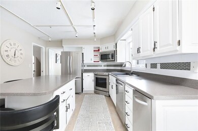 3310 Southern Hills Dr, Des Moines, IA 50321 - photo 5