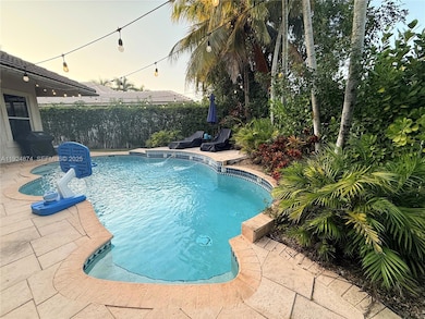 1923 Harbor View Cir, Weston, FL 33327 - photo 5