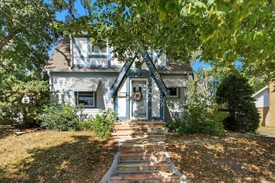 1125 W 12th St, Cedar Falls, IA 50613 - photo 2