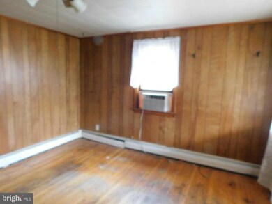 14 Fox St, Berkeley Springs, WV 25411 - photo 2