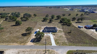 732 Lake Valley Dr, La_vernia, TX 78121 - photo 2