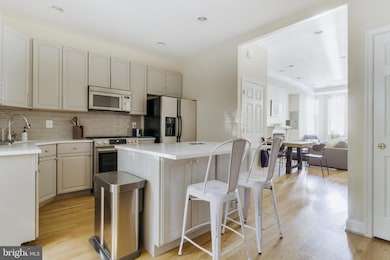 330 11th St SE, Washington, DC 20003 - photo 2