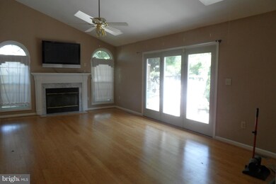 19203 Jamestown Ct, Hagerstown, MD 21742 - photo 7