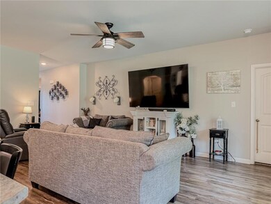 Living Room Photo 3