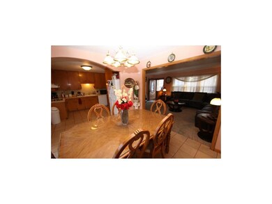 Kitchen & Dining room measure 22'x10'.6