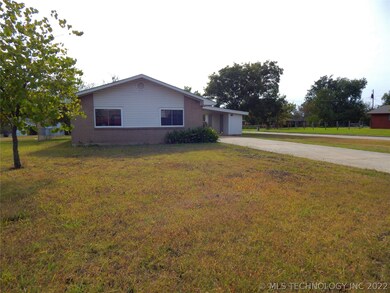 841 W 22nd St, Ada, OK 74820 - photo 3