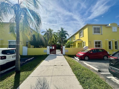 19550 SW 103rd Ct unit 5, Cutler Bay, FL 33157 - photo 4