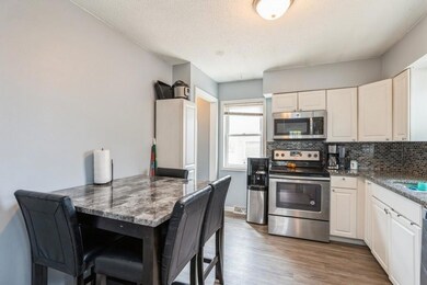 Eat-in Kitchen