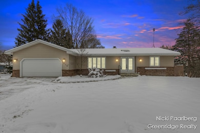 1010 Cherrywood Ln NE, Grand Rapids, MI 49505 - photo 2