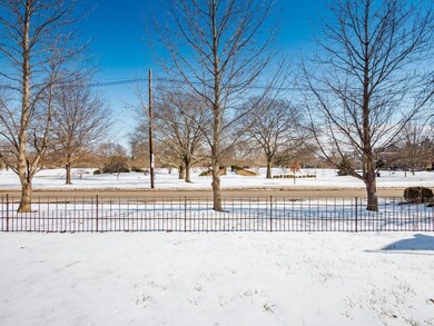 034_ 123 Franklin Park W016-2