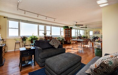 Living Room (2)