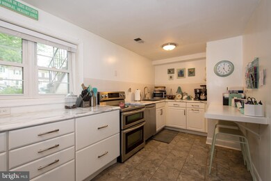 1498 Lowell Ct, Crofton, MD 21114 - photo 3