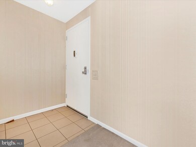 1747 Edgewood Hill Cir unit 102, Hagerstown, MD 21740 - photo 4