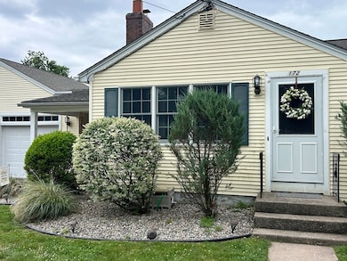172 Maple St, East Longmeadow, MA 01028 - photo 3