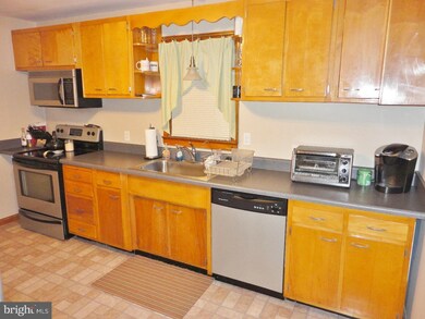 910 Aldon Rd, Claymont, DE 19703 - photo 6