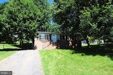 353 Mineral St, Strasburg, VA 22657 - photo 2