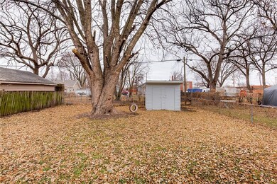 916 E 22nd Ct, Des Moines, IA 50317 - photo 3