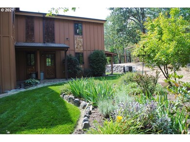 918 Peco Rd, Grants Pass, OR 97526 - photo 5